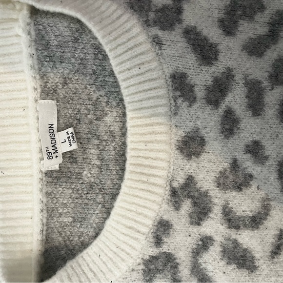 Leopard Print Sweater - Picture 3 of 3